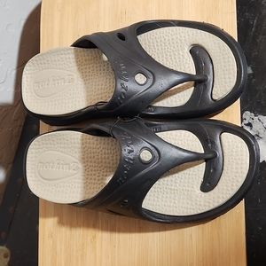 NOTHINZ Ladies 5-6 Jr3-4 Black  Flip Flops Slippers